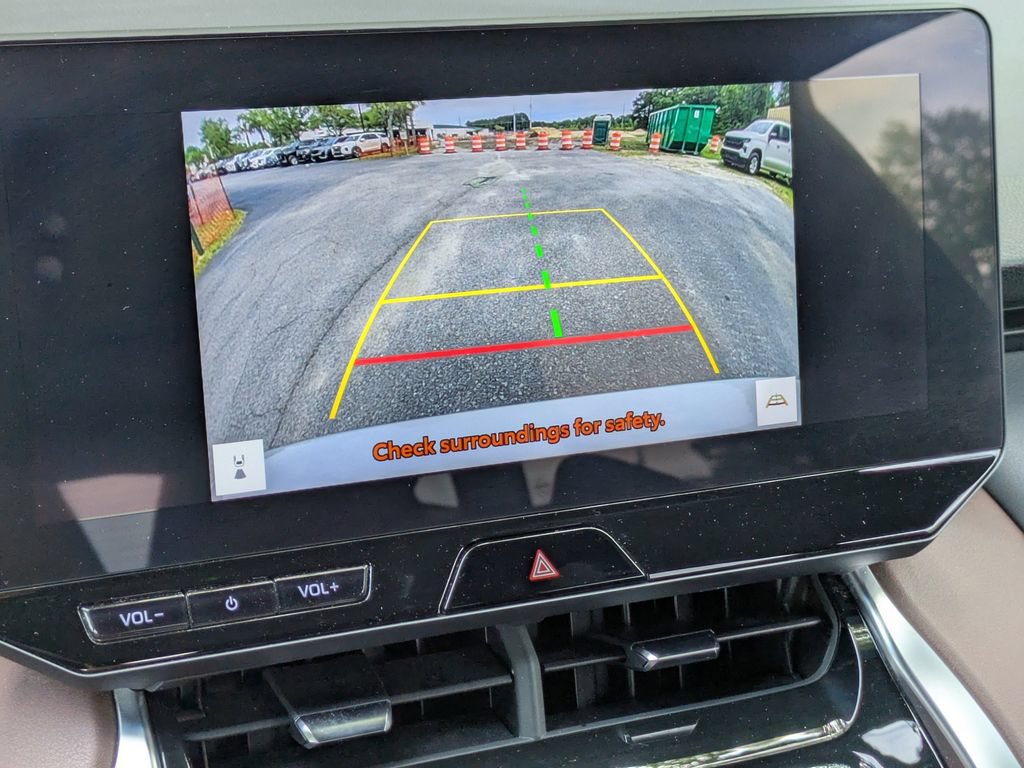 Used 2024 Toyota Venza XLE AWD/4WD image 21