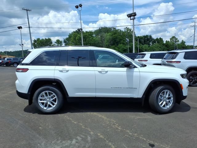 New 2026 Jeep Grand Cherokee Laredo w/ MOPAR Finishing Package AWD/4WD image 2