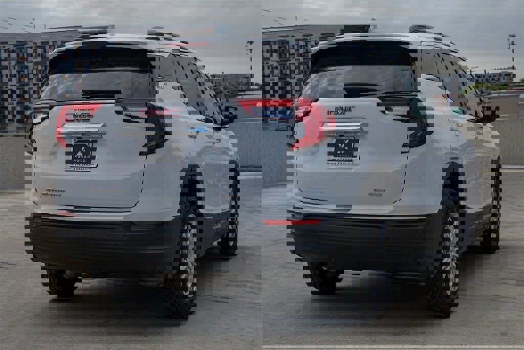 Used 2023 GMC Terrain SLE w/ Driver Convenience Package image 8