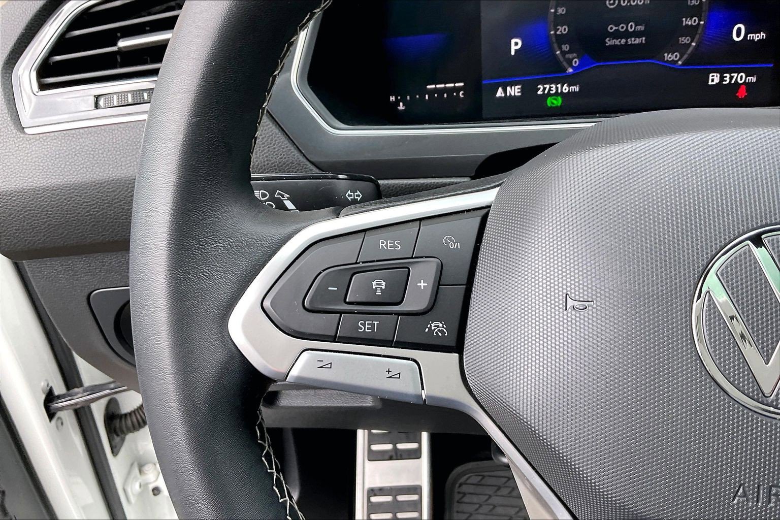 Certified 2023 Volkswagen Tiguan SE R-Line FWD image 16