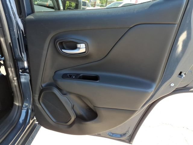 Used 2023 Jeep Renegade Latitude AWD/4WD image 16