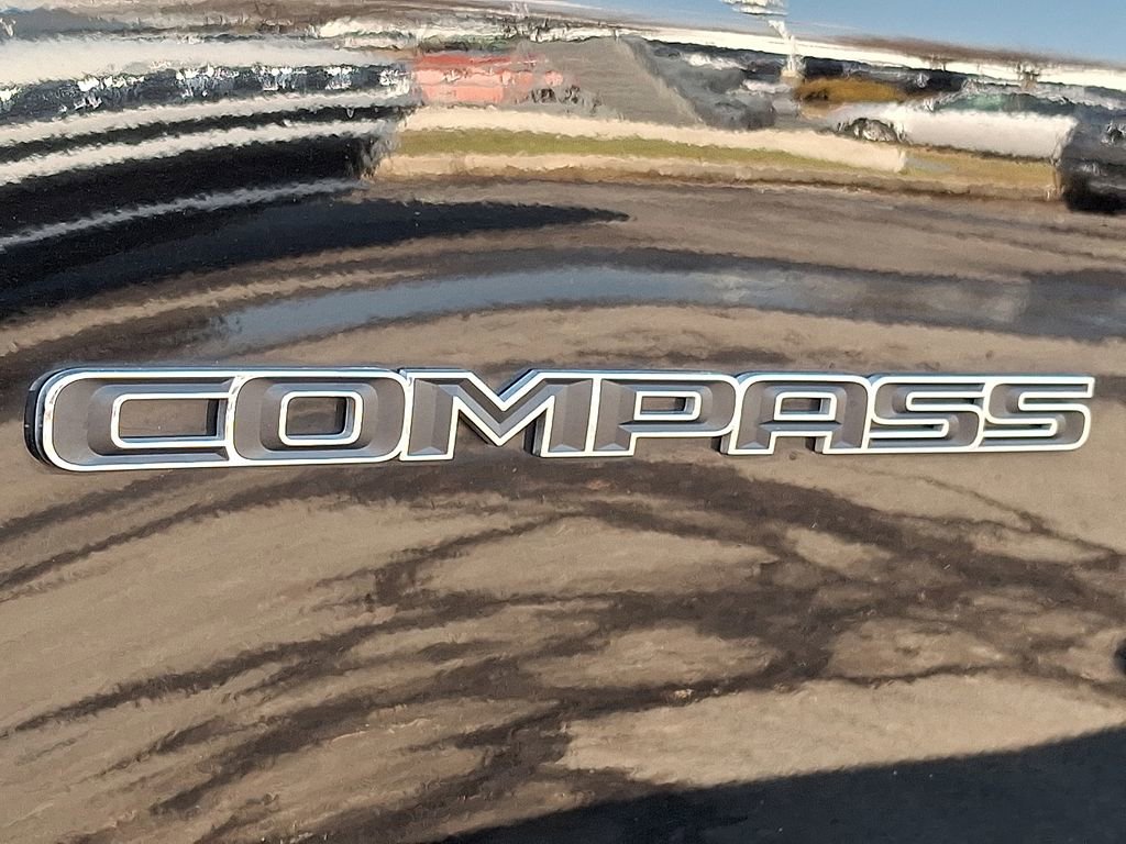 Used 2024 Jeep Compass Latitude w/ Sun and Sound Group image 32