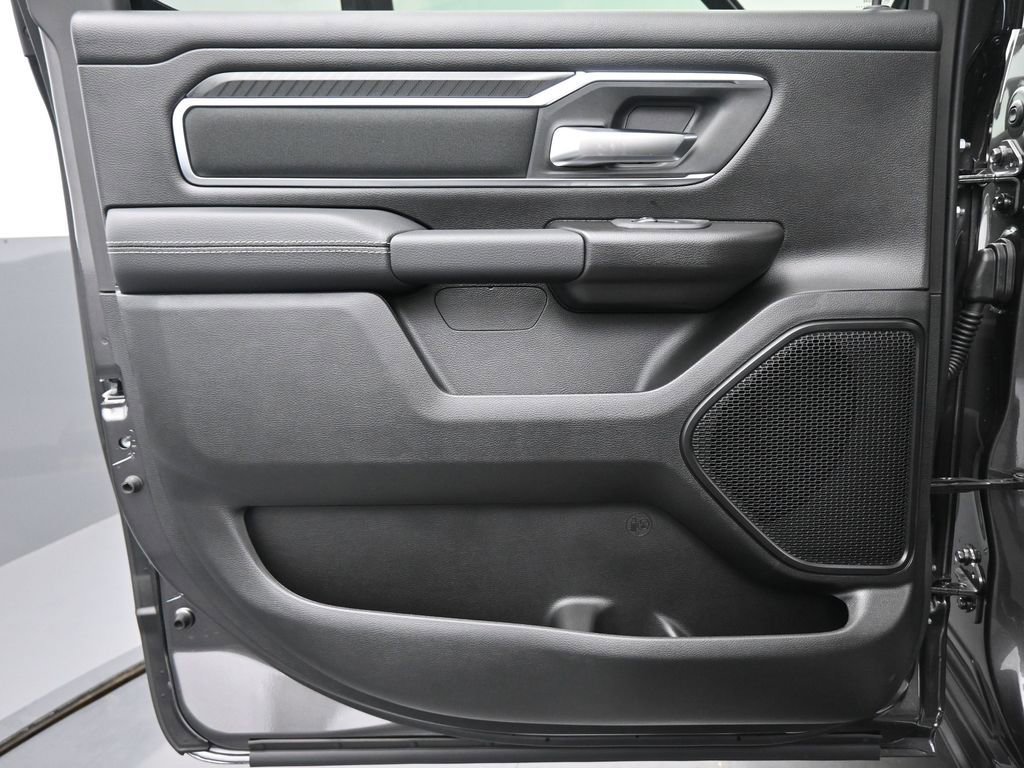 New 2026 RAM 1500 4x4 Crew Cab image 16