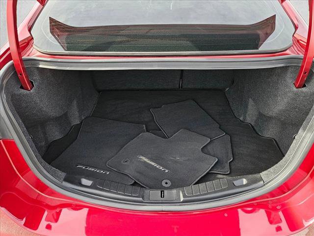 Used 2017 Ford Fusion SE w/ Fusion SE Technology Package image 6