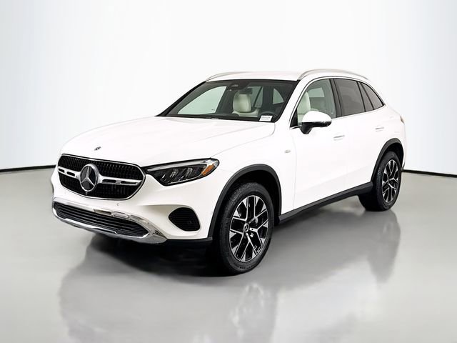Used 2025 Mercedes-Benz GLC 350e 4MATIC image 3
