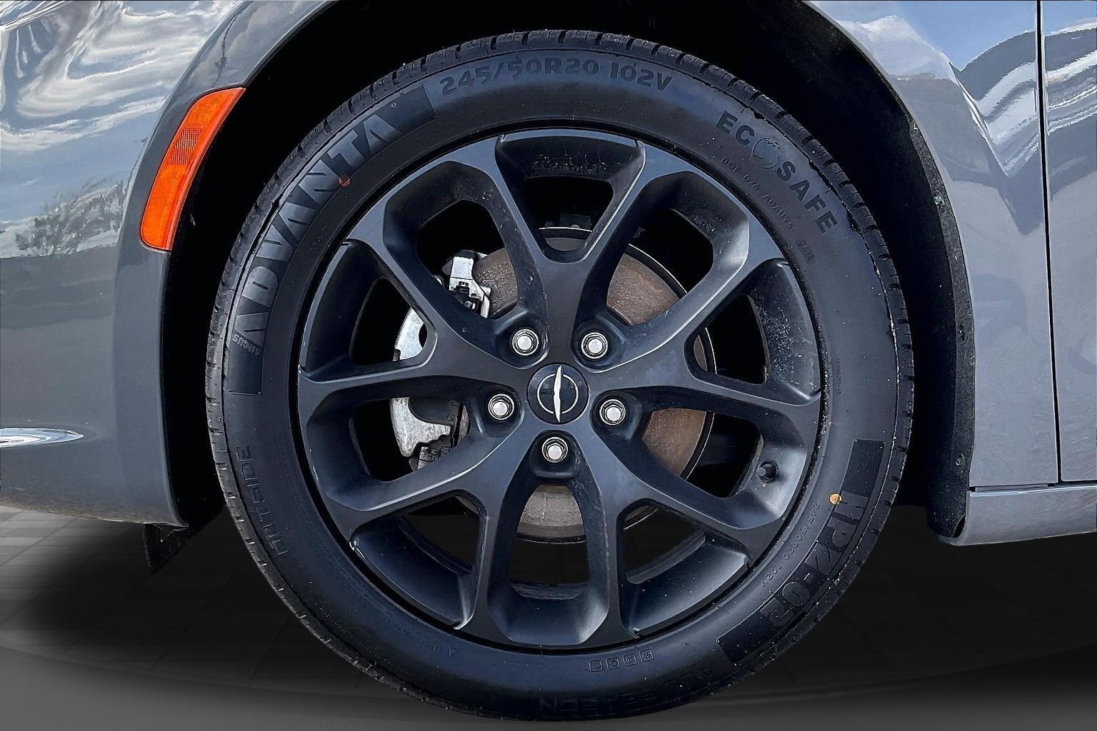 Used 2025 Chrysler Pacifica Limited image 8