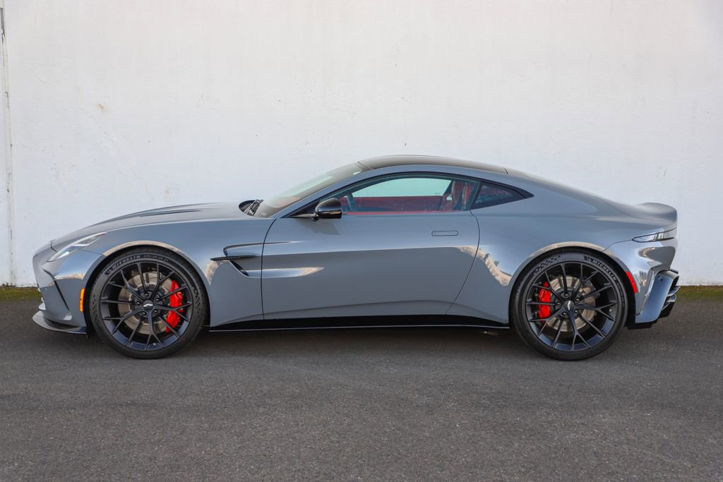 Used 2025 Aston Martin V8 Vantage Coupe image 17