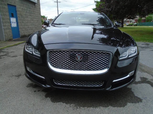 Used 2017 Jaguar XJ L Portfolio AWD/4WD image 4