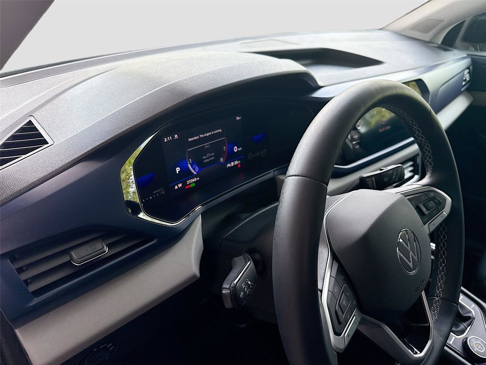 Used 2023 Volkswagen Taos SE w/ Panoramic Sunroof Package AWD/4WD image 9