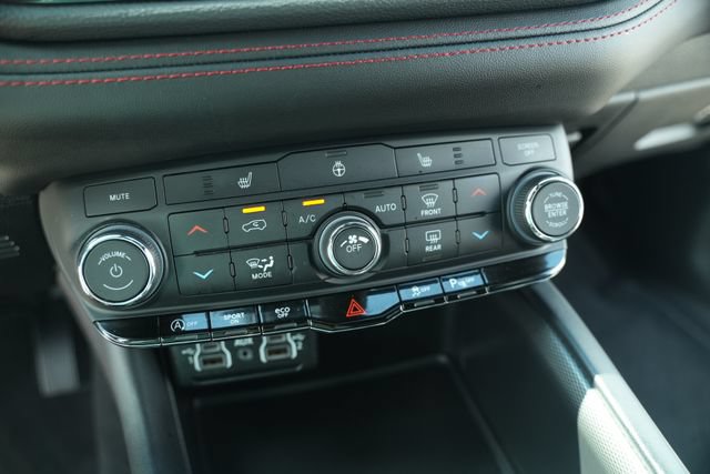Used 2025 Dodge Durango GT AWD/4WD image 35