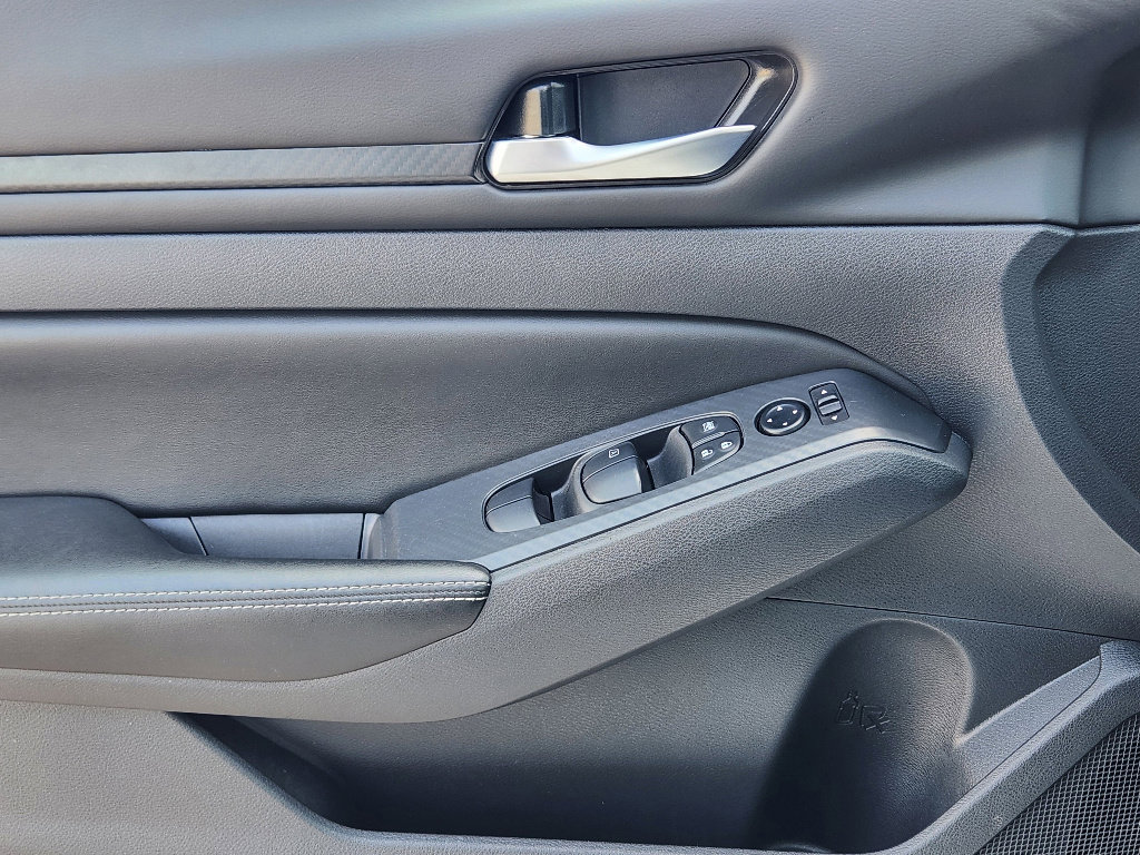 Used 2025 Nissan Altima 2.5 SV image 23