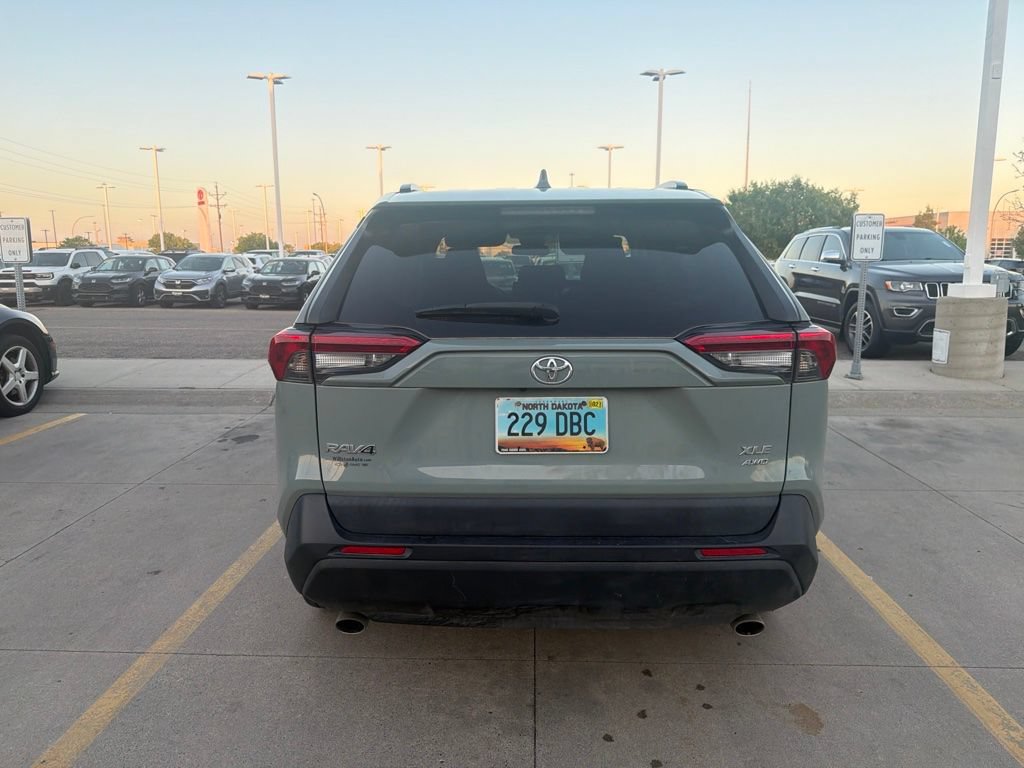 Used 2019 Toyota RAV4 XLE AWD/4WD image 7