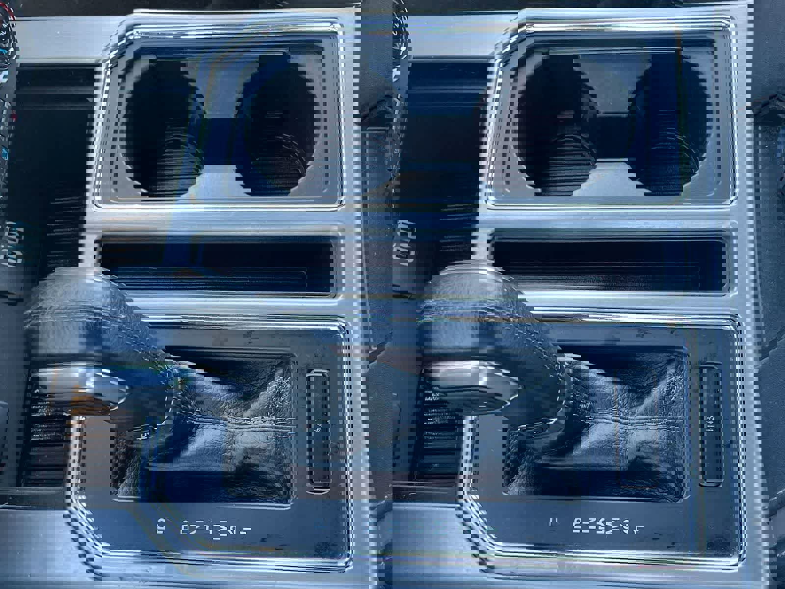 Used 2016 Ford F150 Platinum w/ Equipment Group 701A Luxury image 31