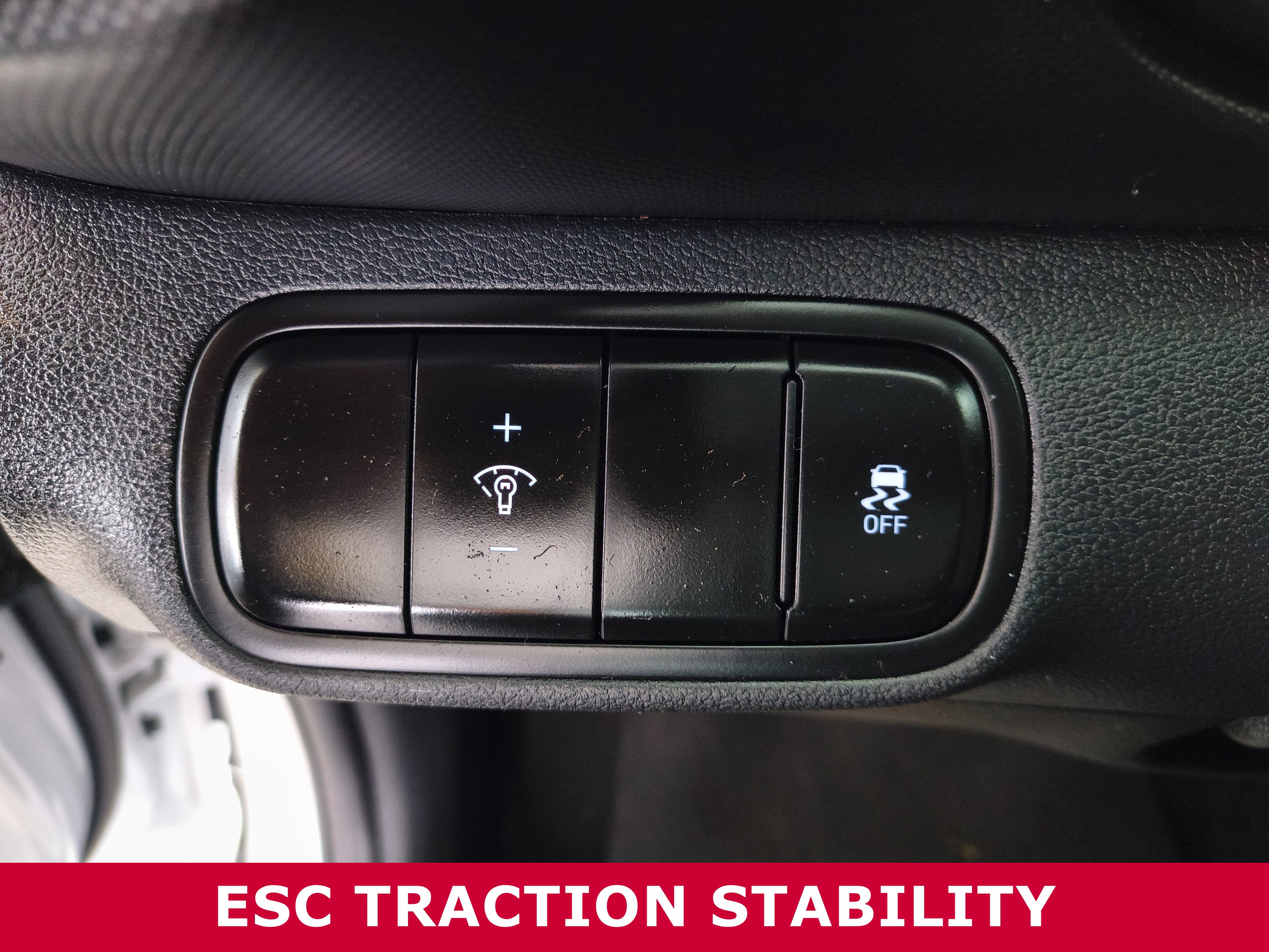 Used 2024 Hyundai Venue SE image 14