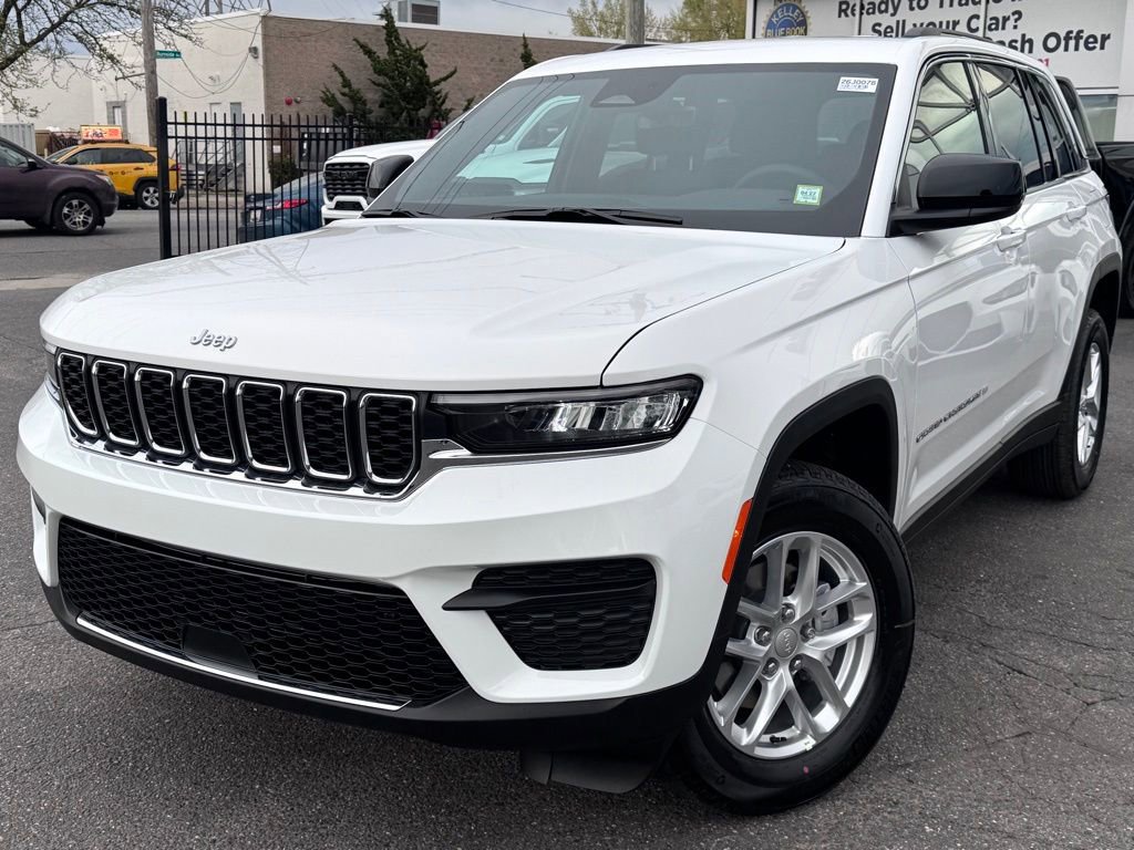 New 2026 Jeep Grand Cherokee Laredo AWD/4WD image 3