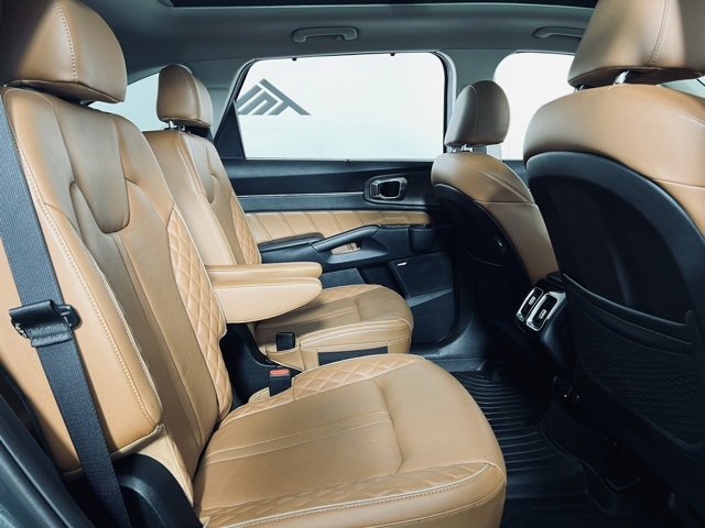 Used 2023 Kia Sorento SX Prestige image 16