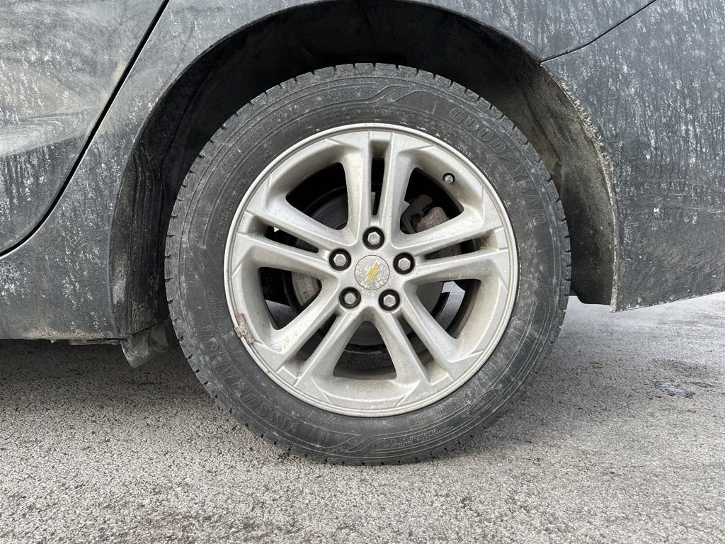 Used 2018 Chevrolet Cruze LT w/ Convenience Package image 6