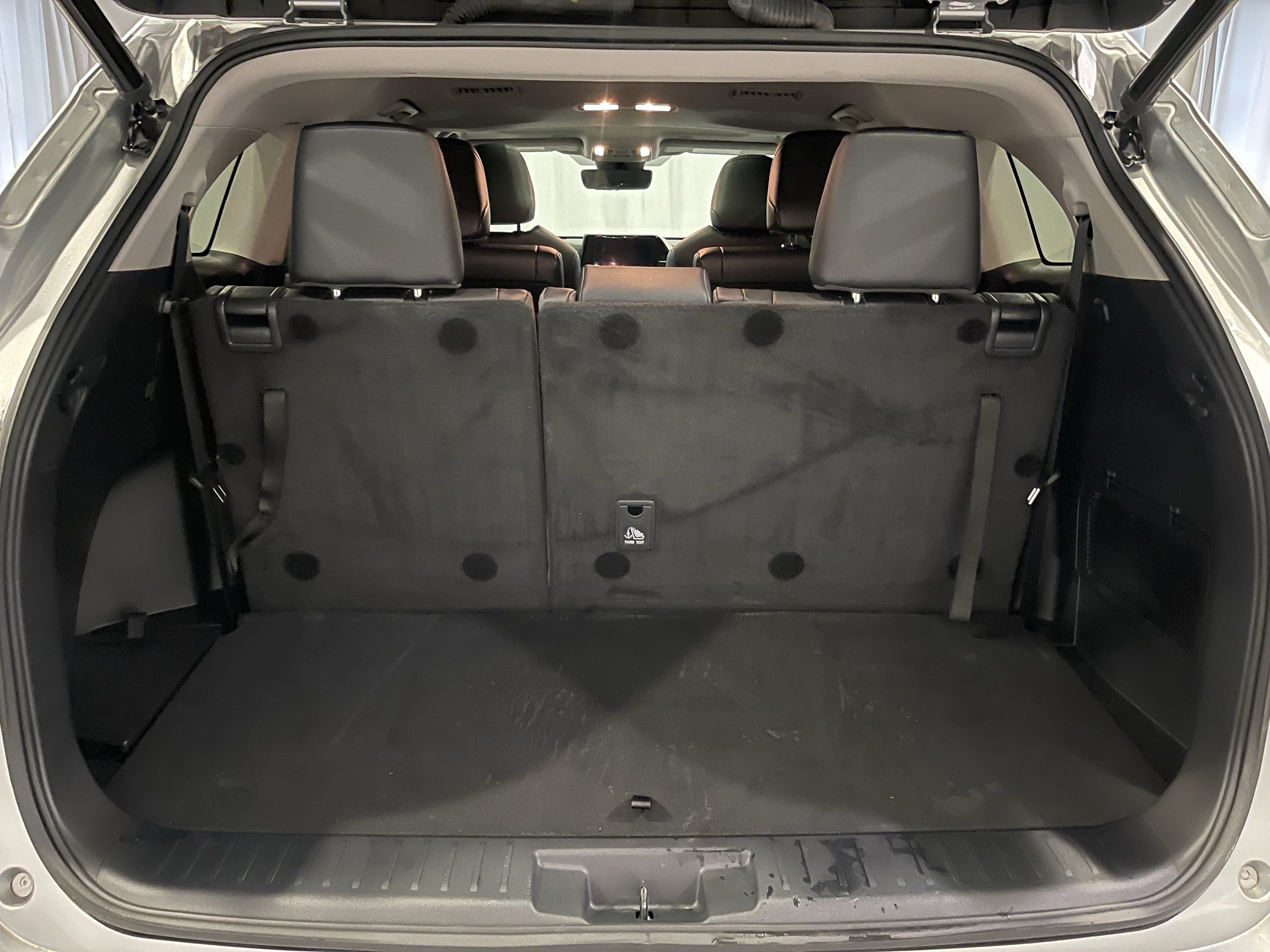Used 2023 Toyota Highlander XLE AWD/4WD image 27
