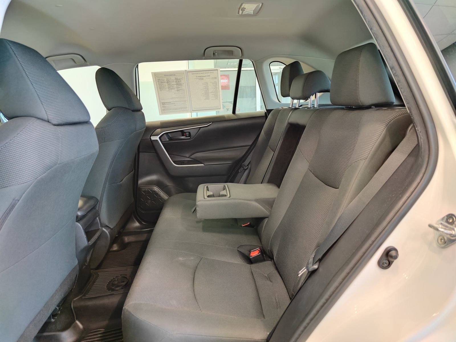 Used 2021 Toyota RAV4 LE AWD/4WD image 12