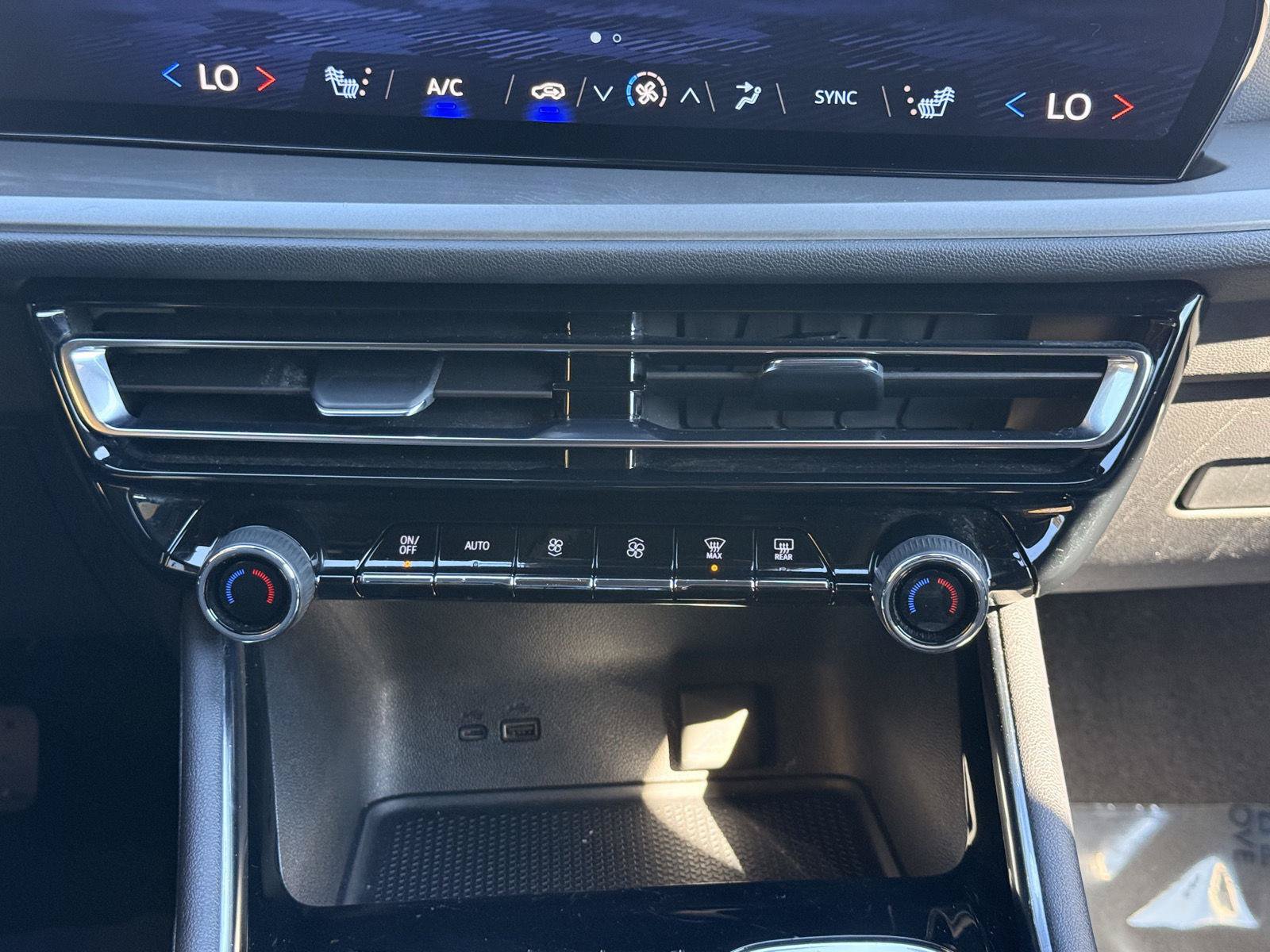 Used 2024 Chevrolet Traverse LS w/ Midnight/Sport Edition FWD image 28