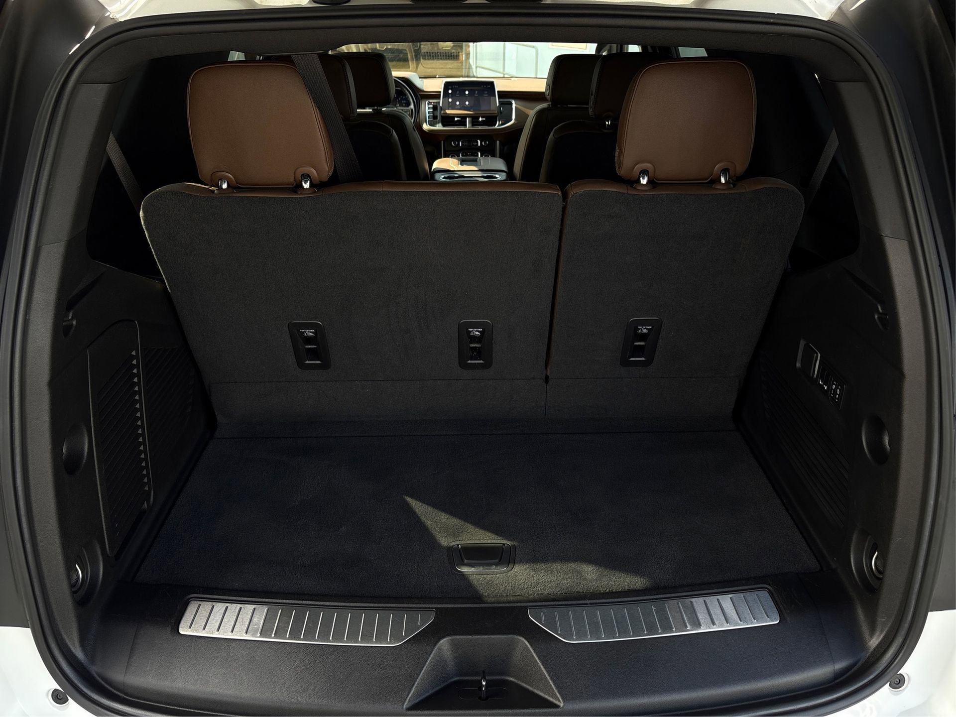 Used 2022 Chevrolet Tahoe High Country image 11