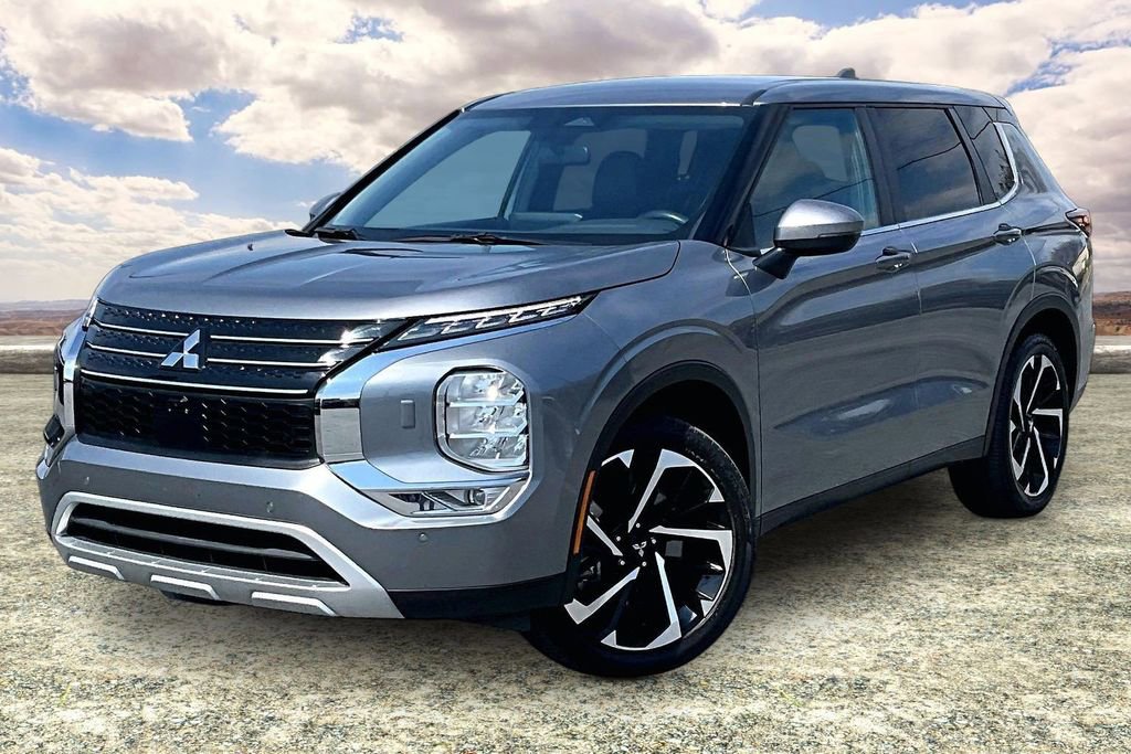 Used 2024 Mitsubishi Outlander SE Black Edition image 3