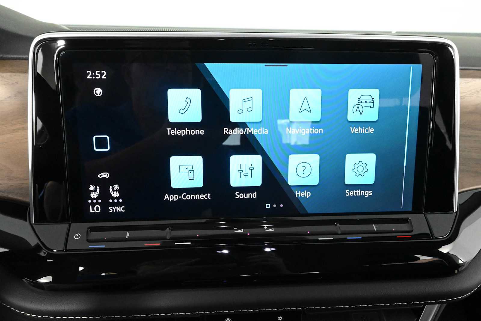 Certified 2024 Volkswagen Atlas SE FWD image 25