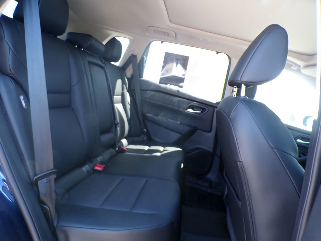 Used 2024 Nissan Rogue SV w/ SV Premium Package image 21