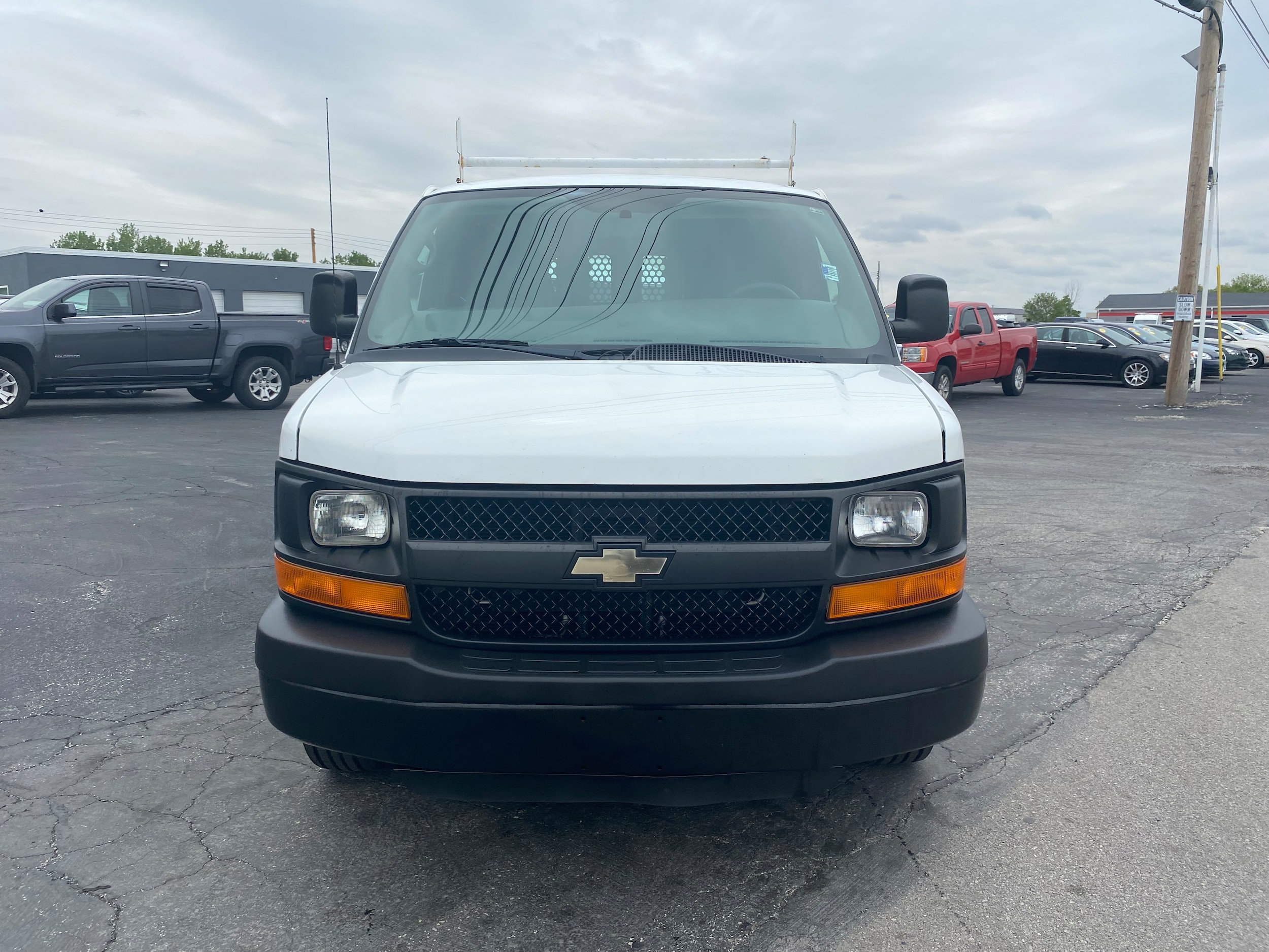Used 2013 Chevrolet Express 2500 RWD image 2