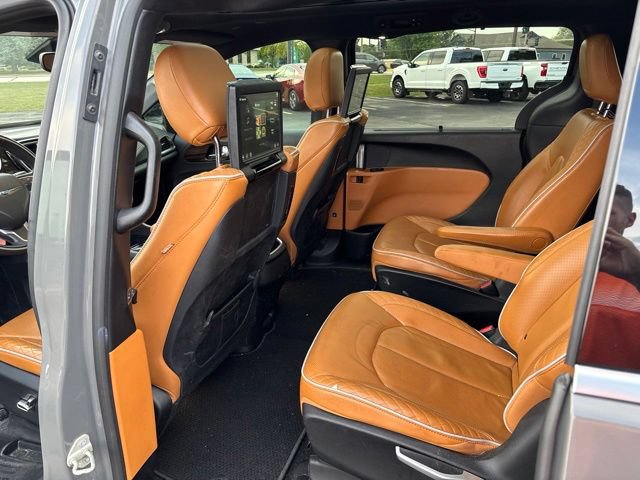 Used 2021 Chrysler Pacifica Pinnacle FWD image 12