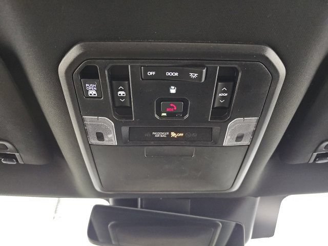 Used 2025 Toyota Tundra Limited AWD/4WD image 29