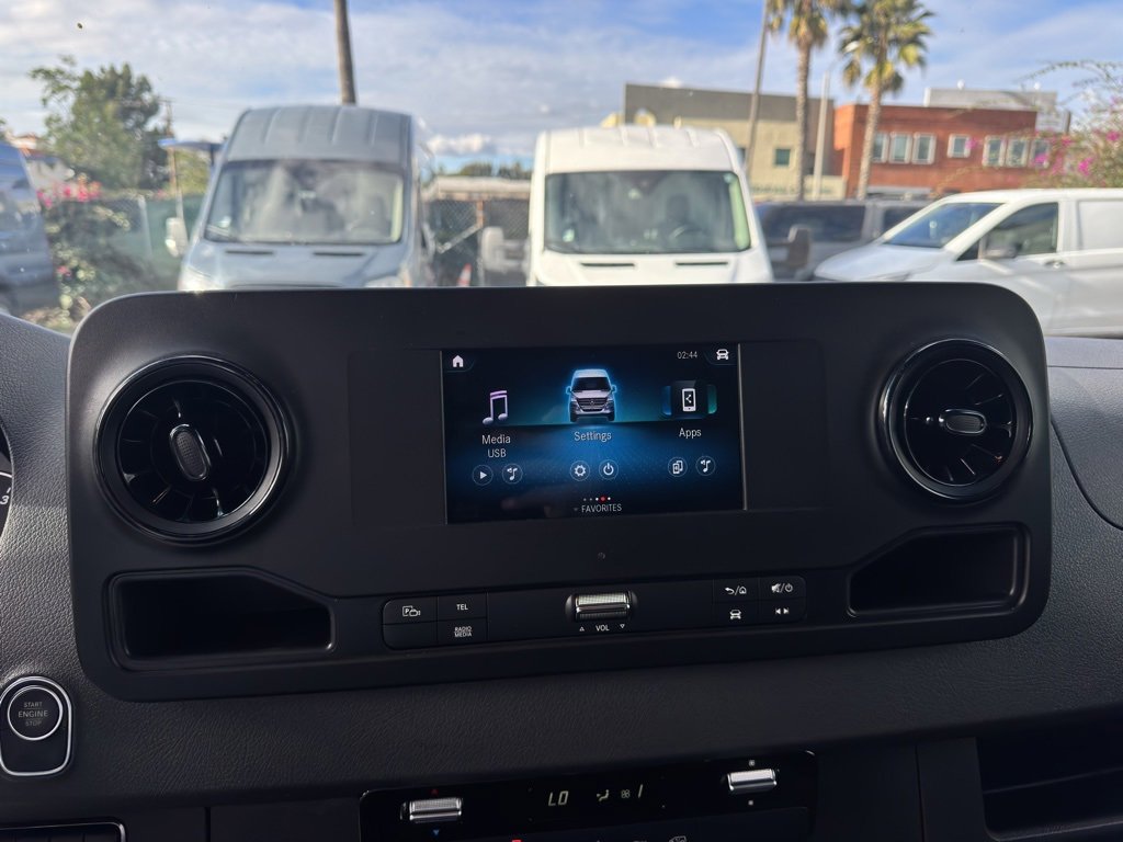 Used 2024 Mercedes-Benz Sprinter 2500 image 40