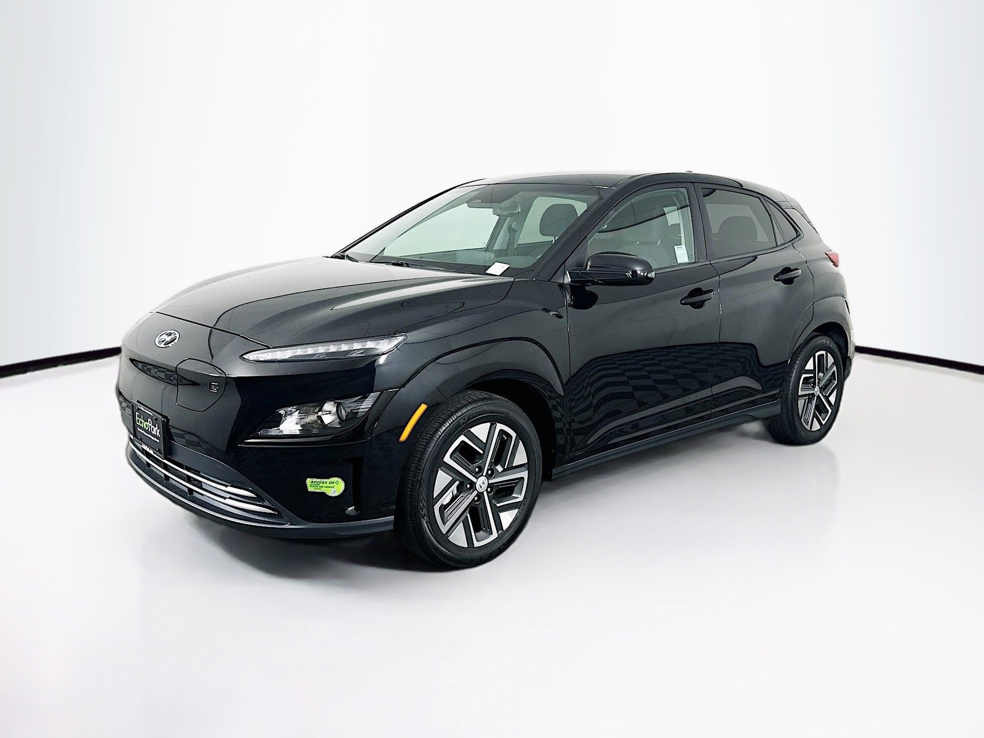 Used 2023 Hyundai Kona SE FWD image 3