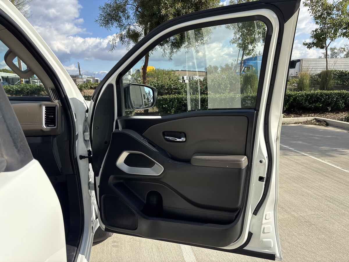 Used 2022 Nissan Frontier SV image 16