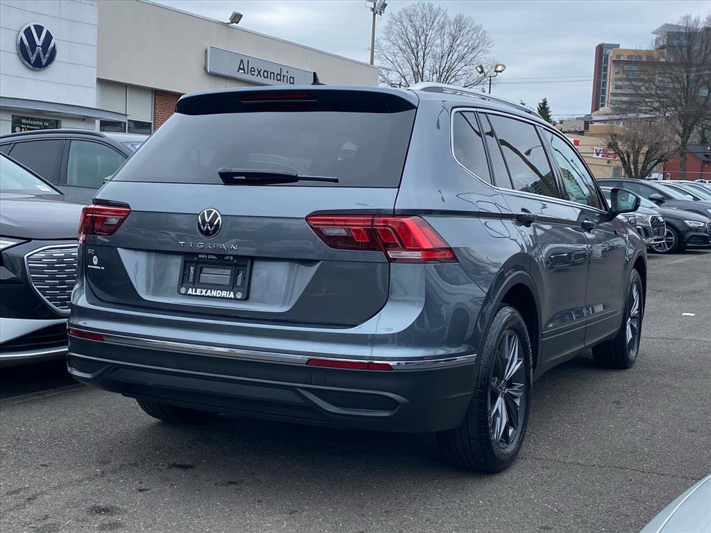 Certified 2022 Volkswagen Tiguan SE image 3