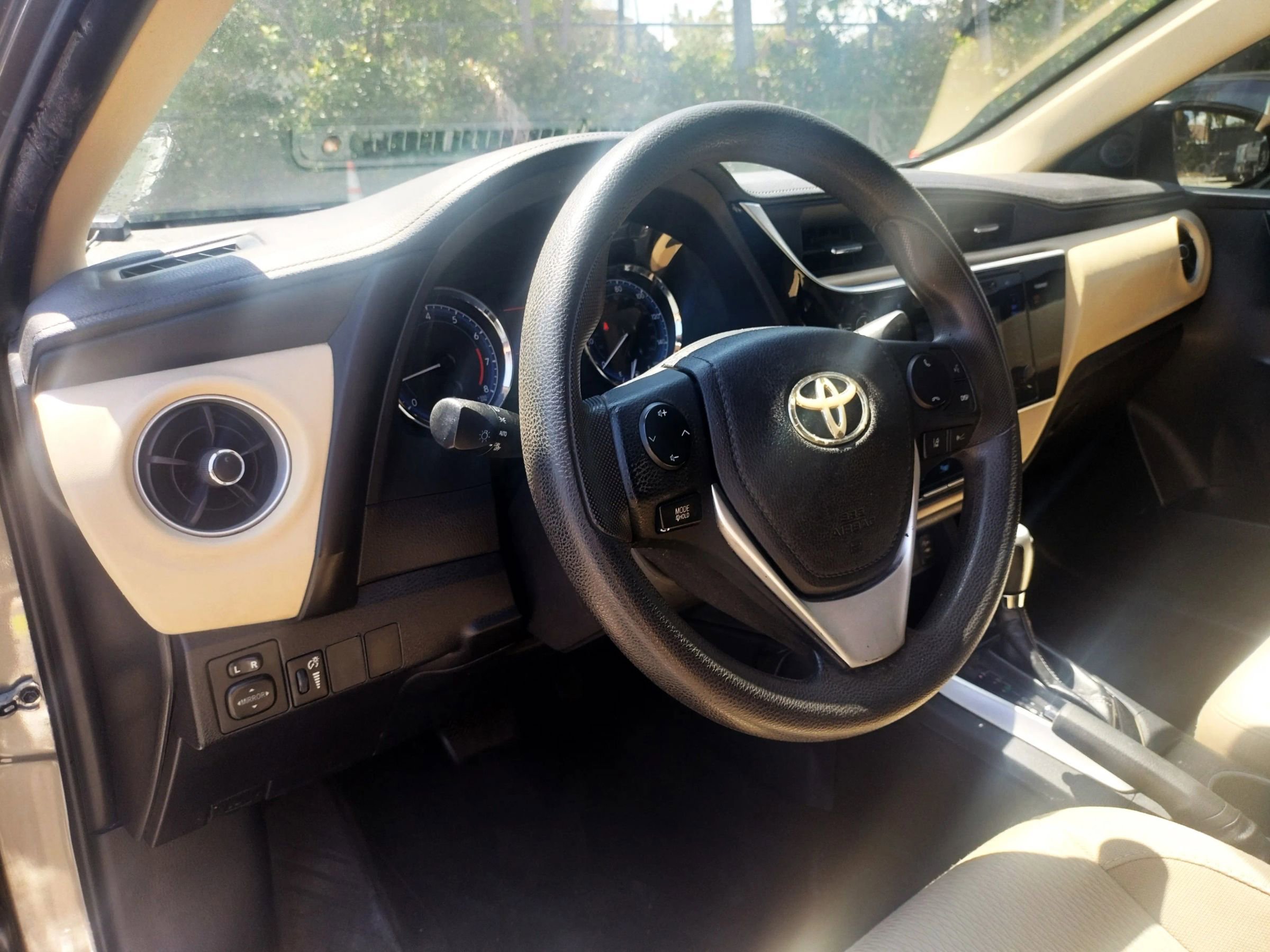 Used 2017 Toyota Corolla LE image 11