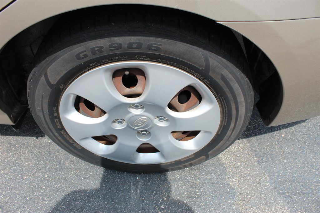 Used 2006 Kia Spectra EX image 17