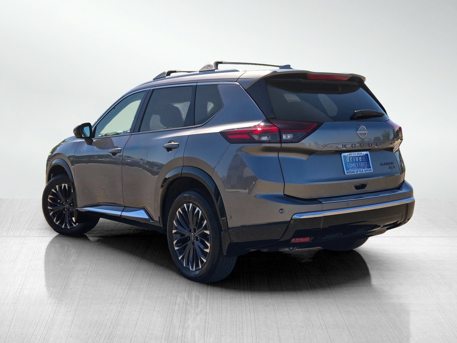 Used 2026 Nissan Rogue Platinum w/ Platinum Premium Package AWD/4WD image 9