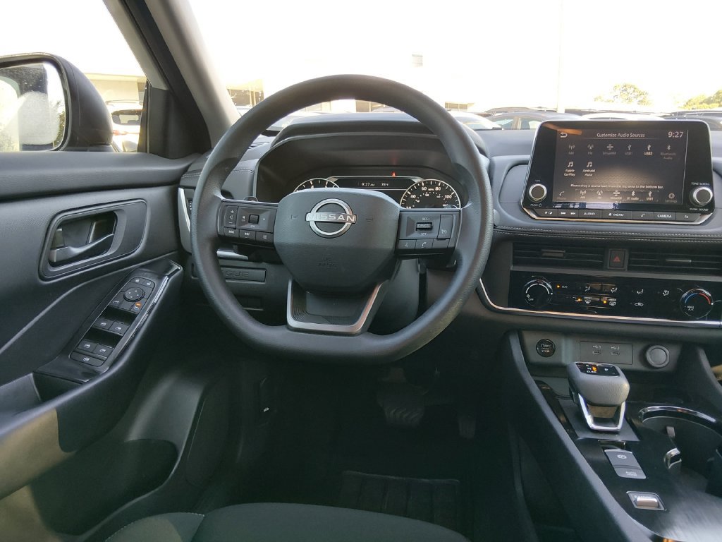 Used 2025 Nissan Rogue S FWD image 11