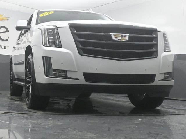 Used 2019 Cadillac Escalade Luxury AWD/4WD image 3