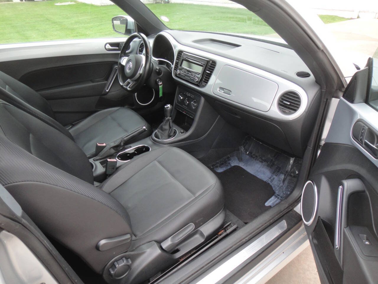 Used 2012 Volkswagen Beetle 2.5 FWD image 10
