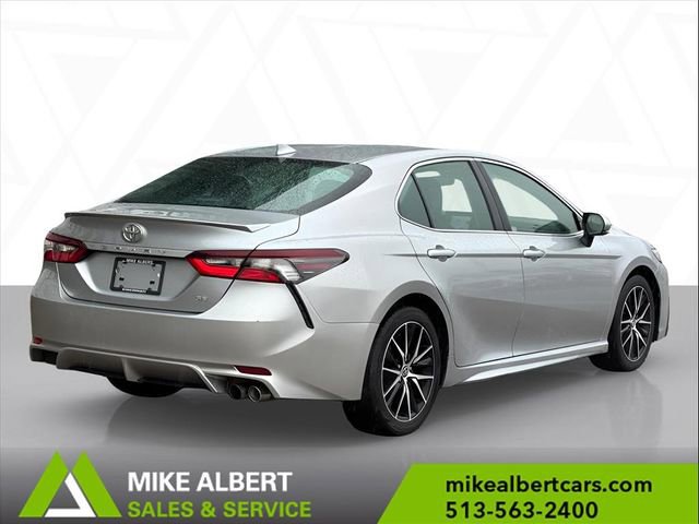 Used 2023 Toyota Camry SE image 4