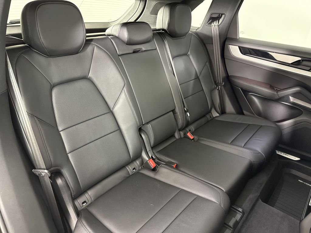 Certified 2025 Porsche Cayenne image 23