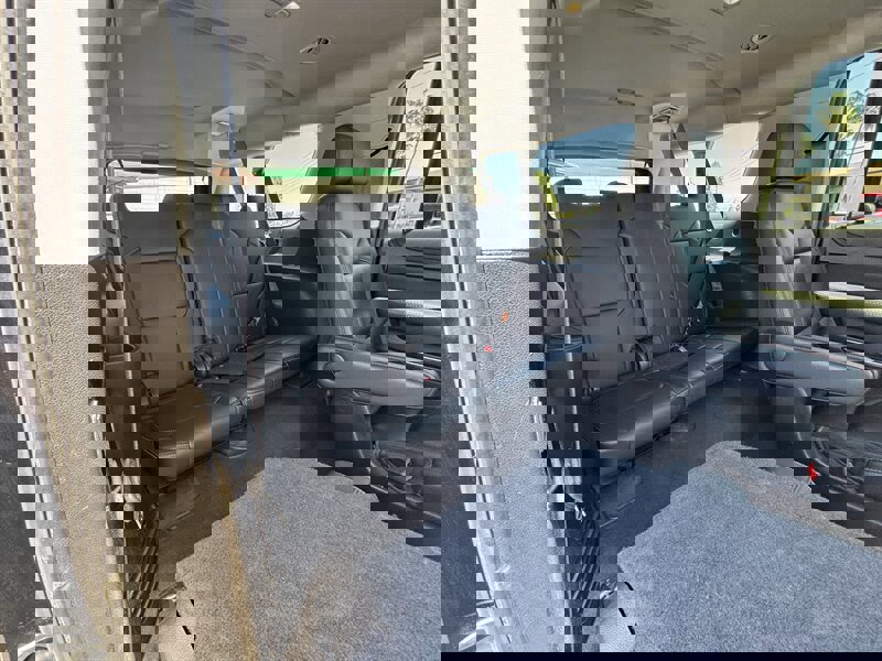 Used 2019 Chevrolet Suburban LT w/ Luxury Package image 18