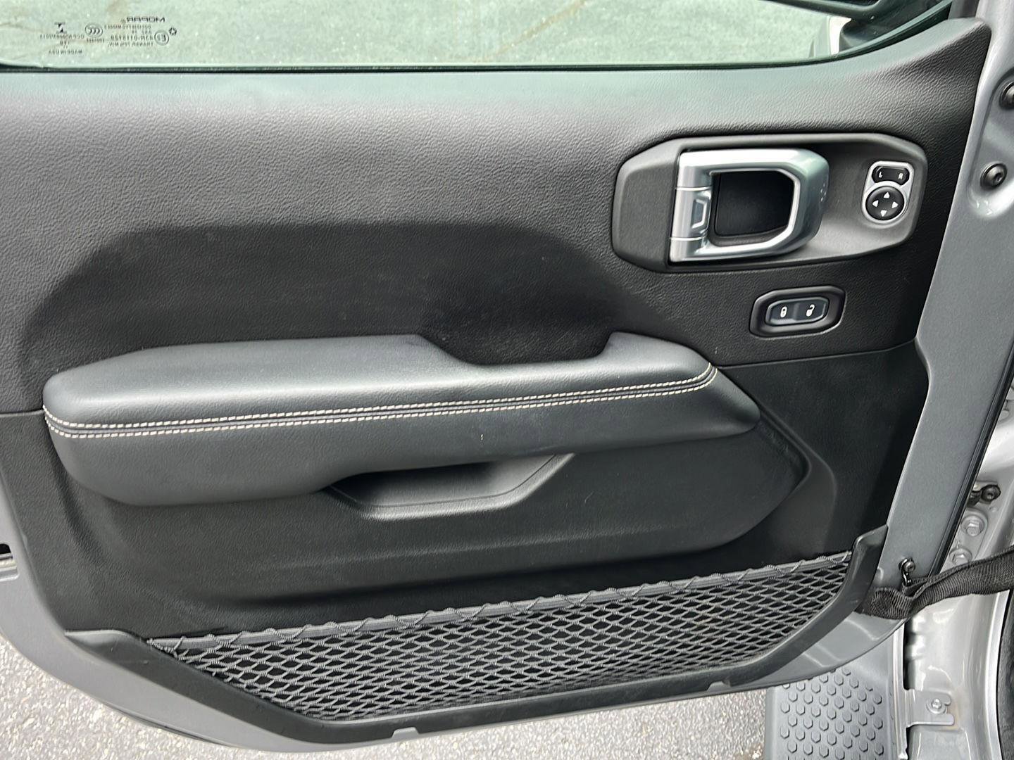 Used 2019 Jeep Wrangler Unlimited Sahara image 18