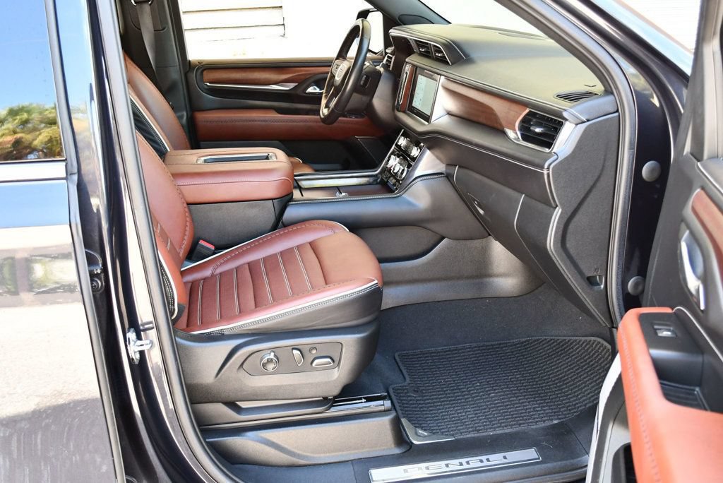 Used 2023 GMC Yukon Denali Ultimate AWD/4WD image 46