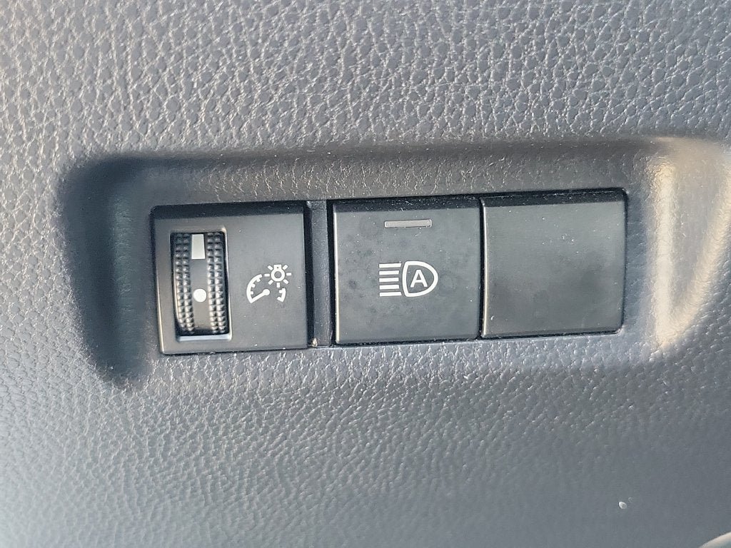 Used 2025 Toyota RAV4 XLE AWD/4WD image 19