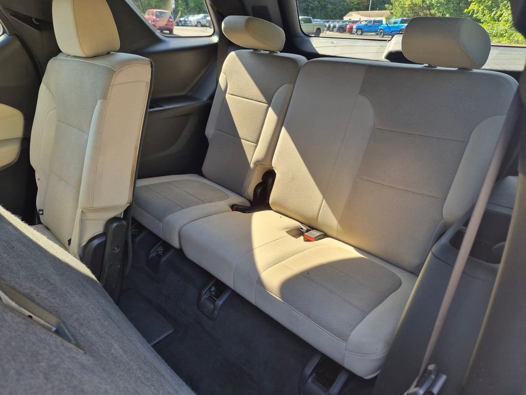 Used 2022 Chevrolet Traverse LS image 16