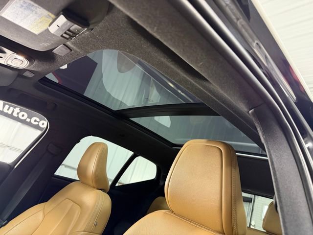 Used 2019 Volvo XC40 T5 Momentum image 18