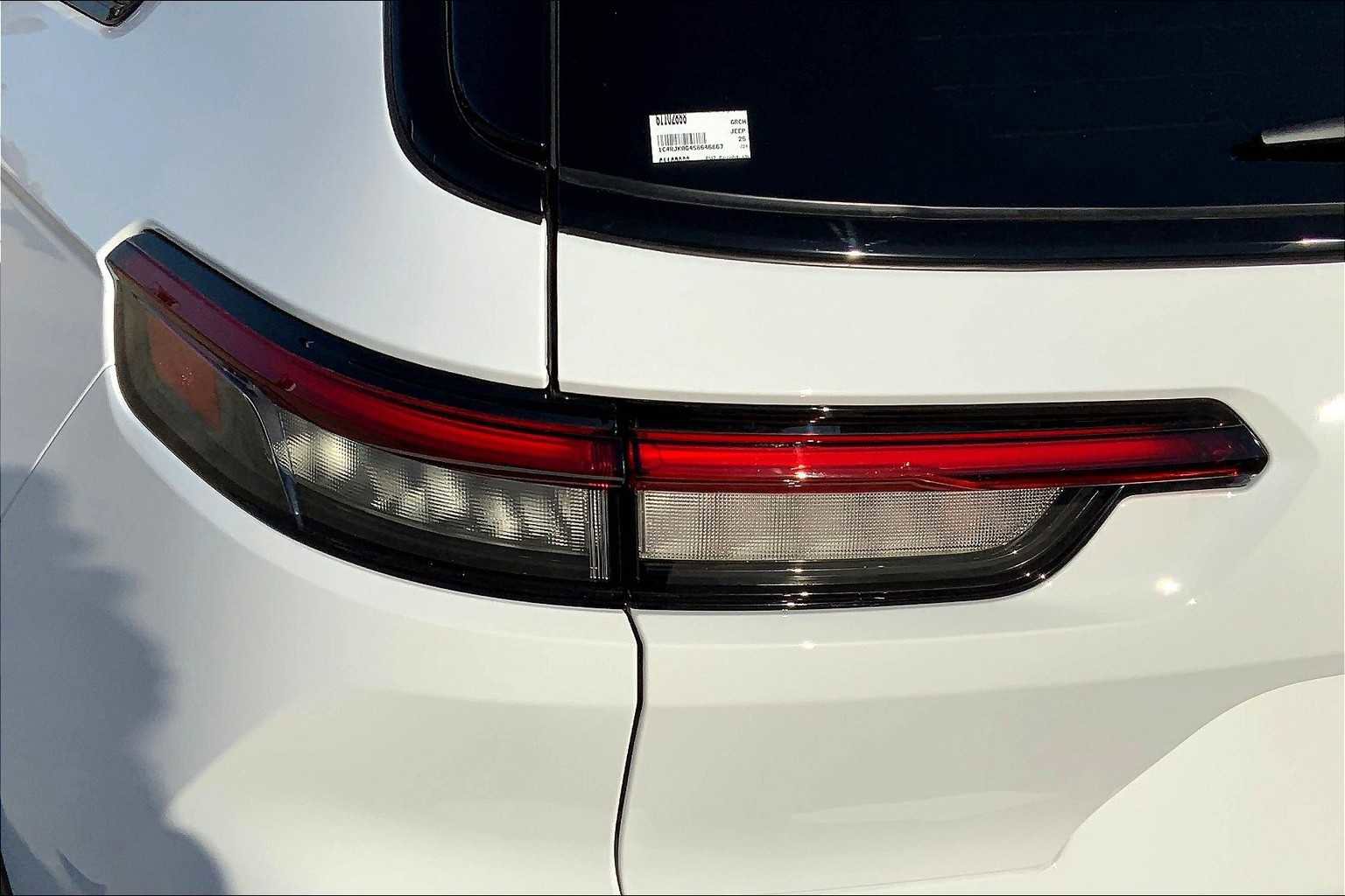 New 2025 Jeep Grand Cherokee L Laredo image 14